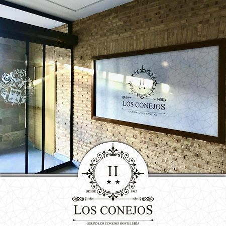 Hotel Los Conejos Mora Exterior photo