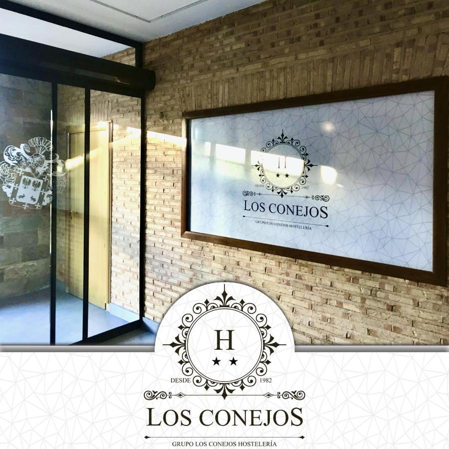 Hotel Los Conejos Mora Exterior photo