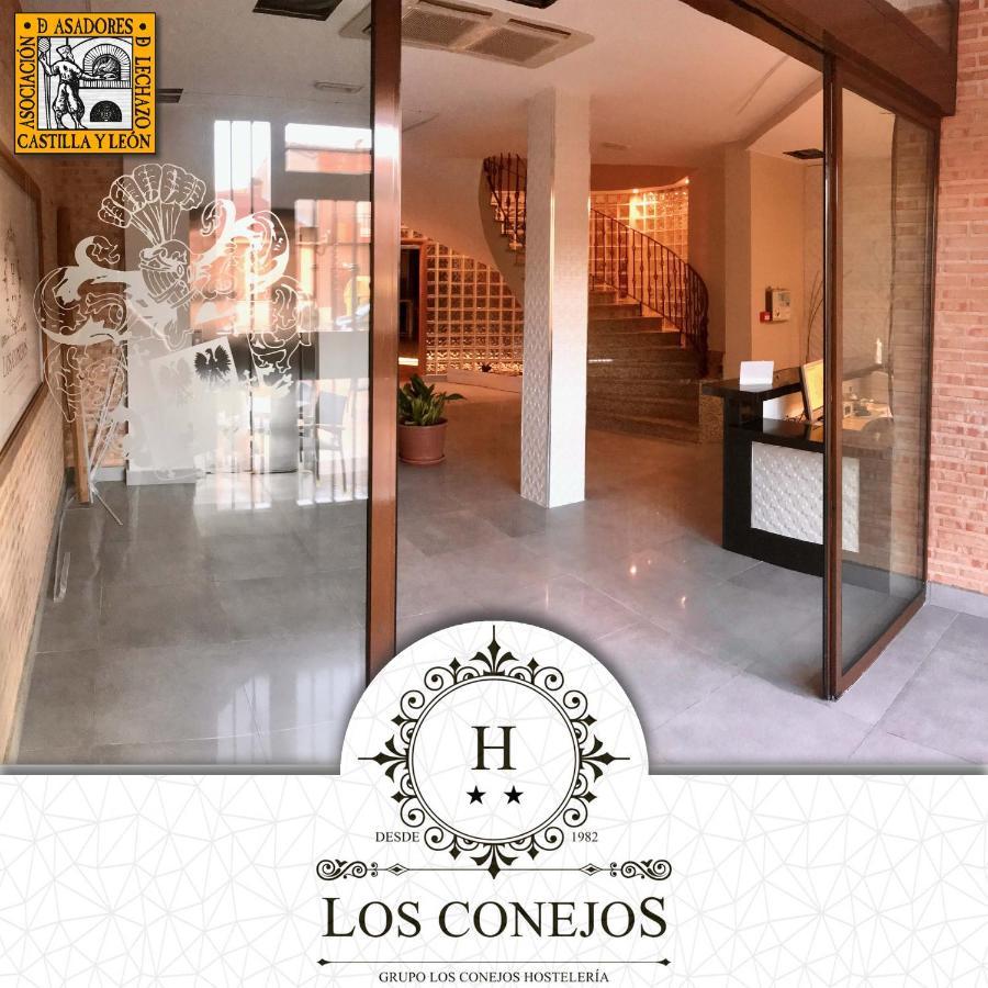 Hotel Los Conejos Mora Exterior photo